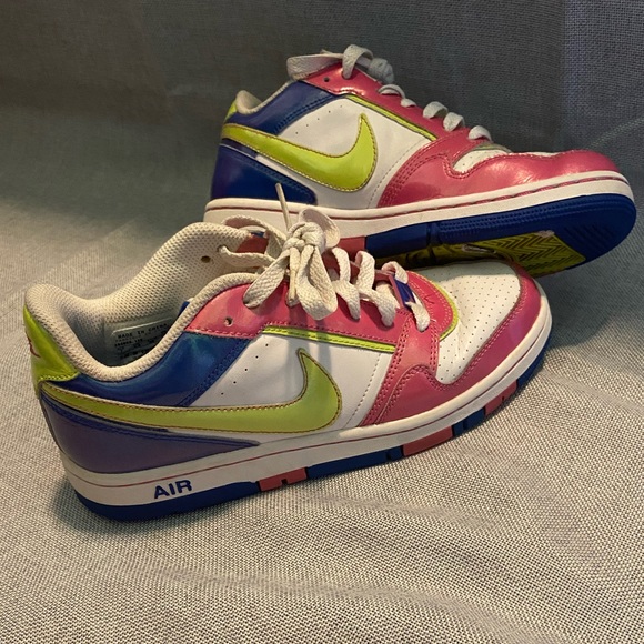 Nike - Picture 1 of 6